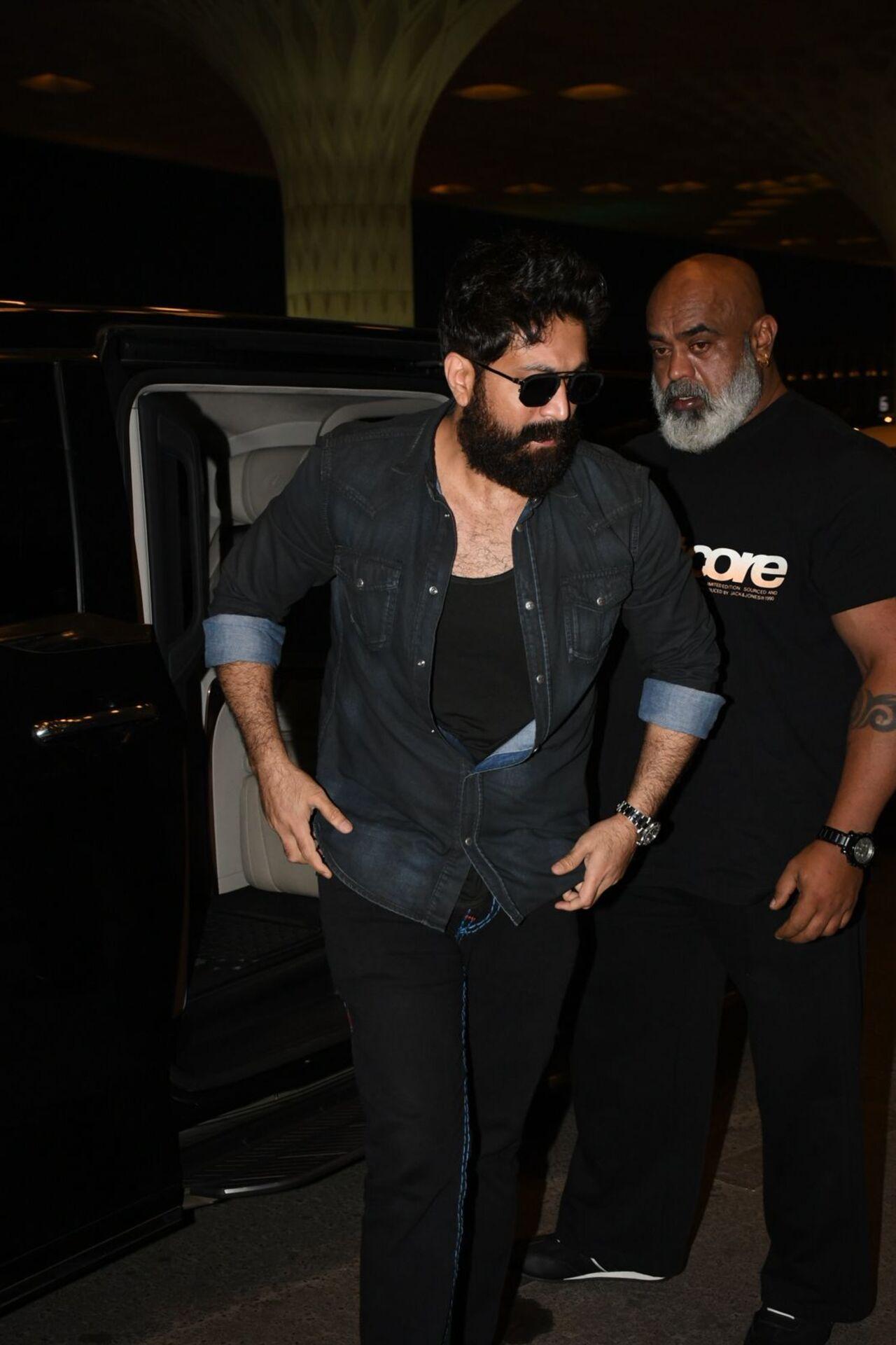Toxic star Yash was spotted at the airport early on Sunday morning looking dapper in an all-black look.